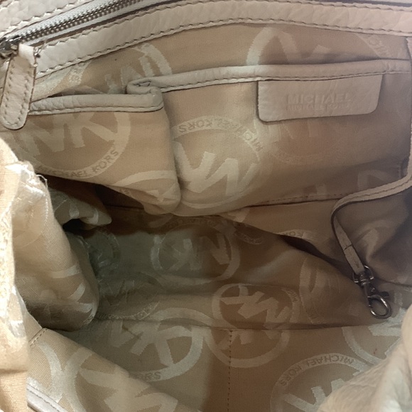 MICHAEL KORS Cream Pebbled Leather Satchel Purse - Picture 8 of 13